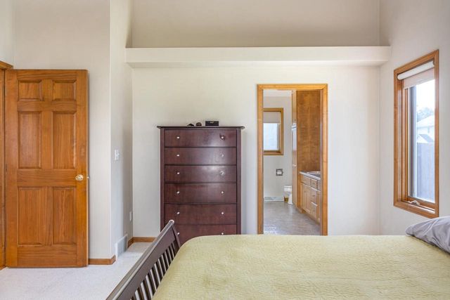 1504 MEADOWBREEZE CIRCLE, Neenah, WI 54956