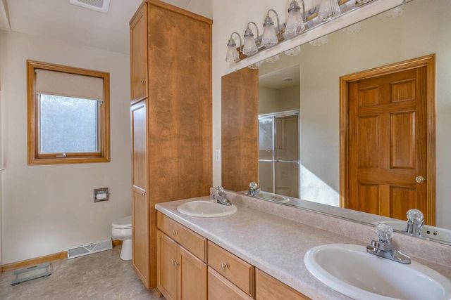 1504 MEADOWBREEZE CIRCLE, Neenah, WI 54956