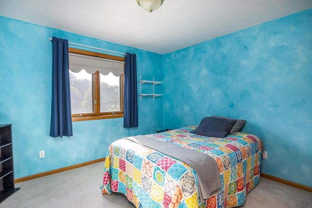 1504 MEADOWBREEZE CIRCLE, Neenah, WI 54956
