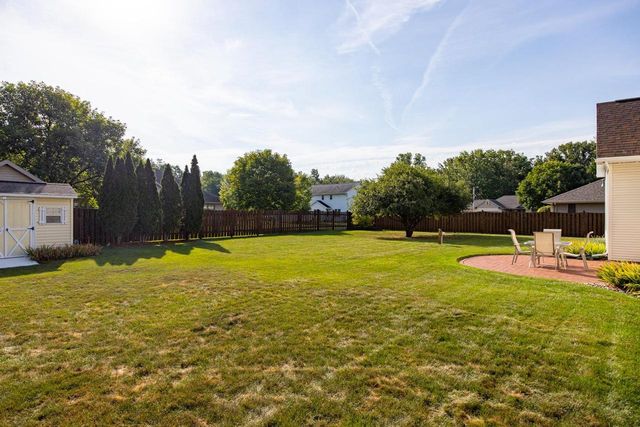 1504 MEADOWBREEZE CIRCLE, Neenah, WI 54956