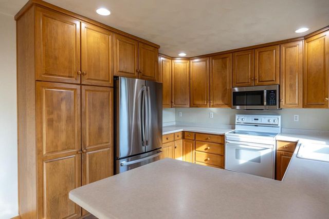 1504 MEADOWBREEZE CIRCLE, Neenah, WI 54956
