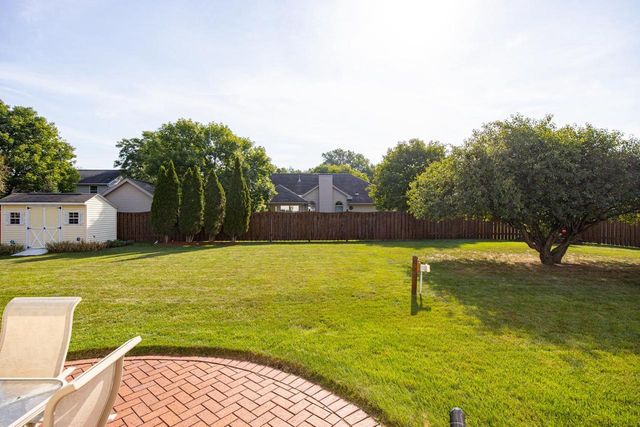 1504 MEADOWBREEZE CIRCLE, Neenah, WI 54956