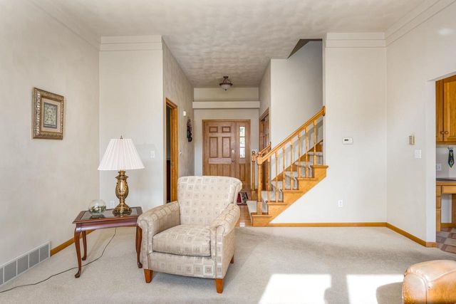 1504 MEADOWBREEZE CIRCLE, Neenah, WI 54956