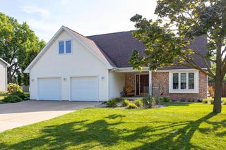 1504 MEADOWBREEZE CIRCLE, Neenah, WI 54956