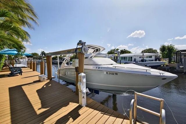 2125 NE 17th Terrace, Wilton Manors, FL 33305