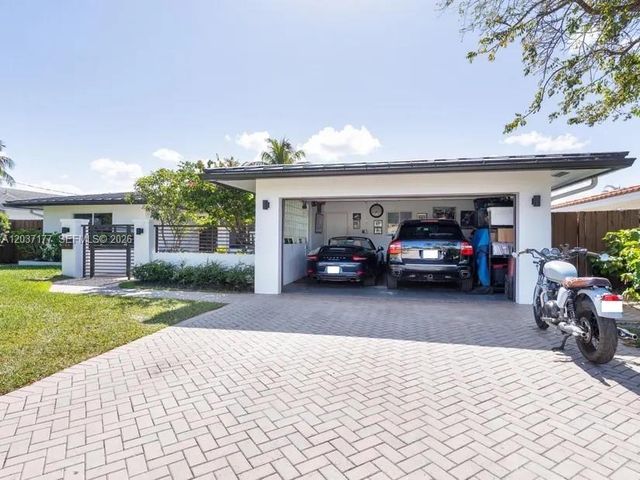 2125 NE 17th Terrace, Wilton Manors, FL 33305