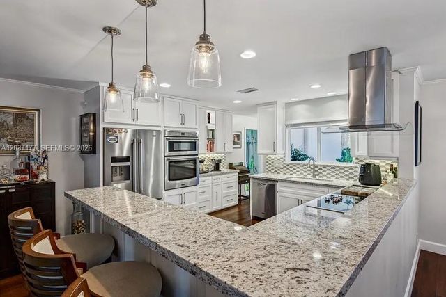 2125 NE 17th Terrace, Wilton Manors, FL 33305