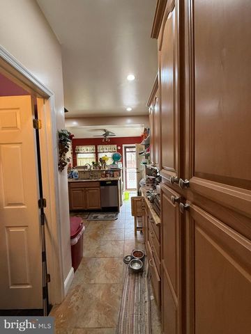 1121 8TH ST NE, Washington, DC 20002