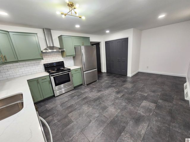 1303 Hilltop Dr, Mayfield, KY 42066