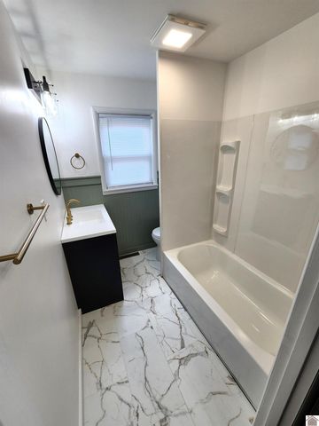 1303 Hilltop Dr, Mayfield, KY 42066