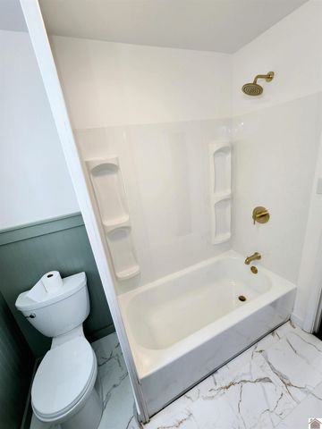 1303 Hilltop Dr, Mayfield, KY 42066