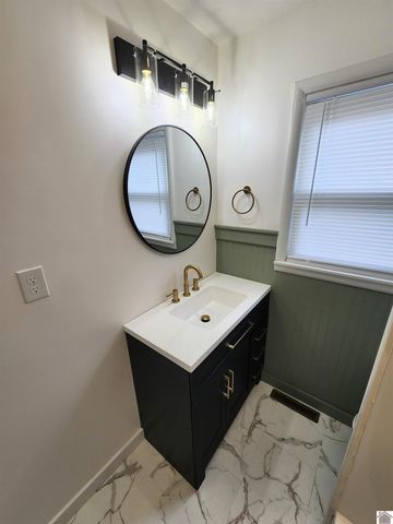 1303 Hilltop Dr, Mayfield, KY 42066