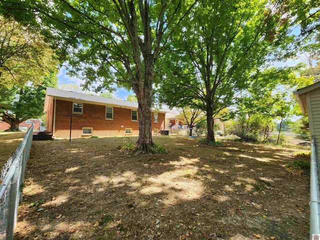 1303 Hilltop Dr, Mayfield, KY 42066