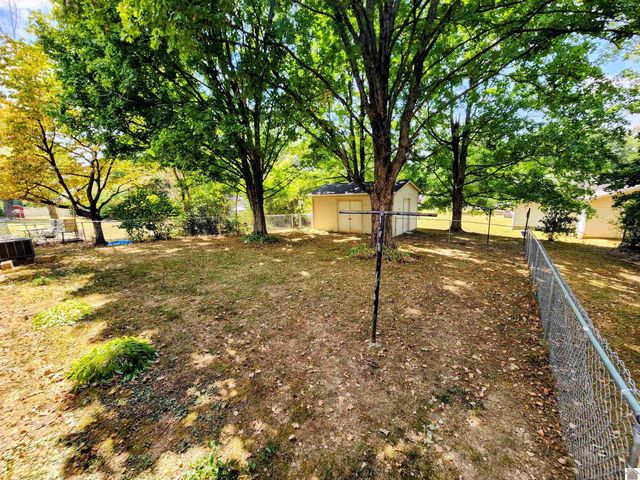 1303 Hilltop Dr, Mayfield, KY 42066