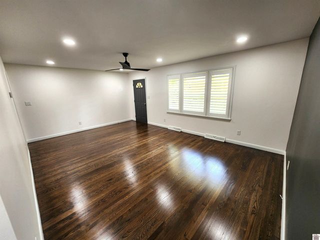 1303 Hilltop Dr, Mayfield, KY 42066