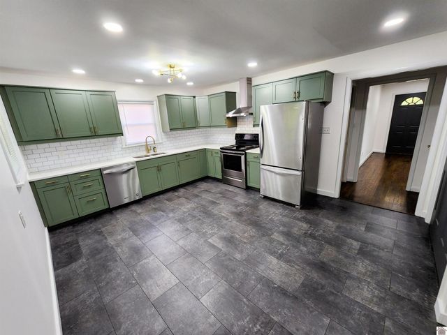 1303 Hilltop Dr, Mayfield, KY 42066