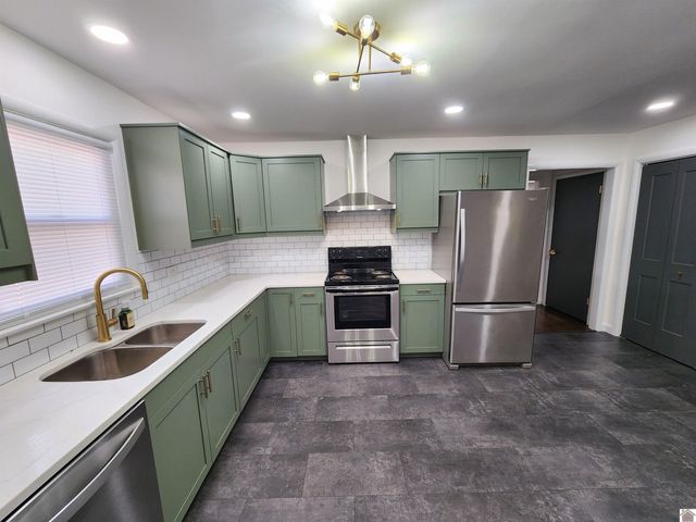 1303 Hilltop Dr, Mayfield, KY 42066