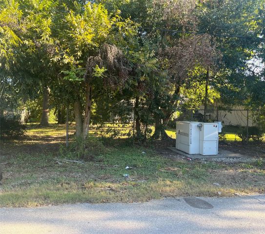 991 Reverend B J Lewis Drive, Houston, TX 77088