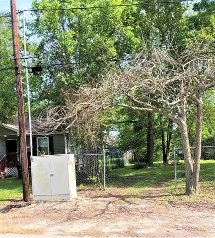 991 Reverend B J Lewis Drive, Houston, TX 77088