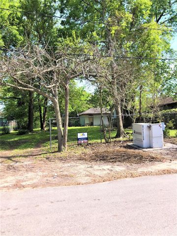 991 Reverend B J Lewis Drive, Houston, TX 77088