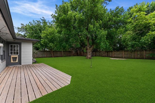 921 22nd Avenue N, Texas City, TX 77590
