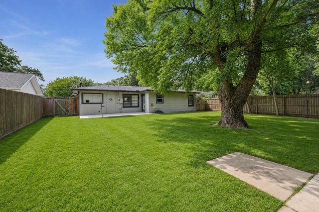 921 22nd Avenue N, Texas City, TX 77590
