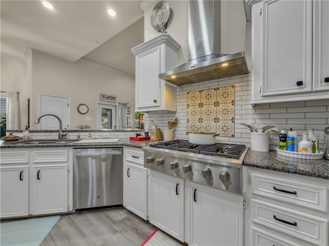 1821 Amos Ct, Corpus Christi, TX 78418