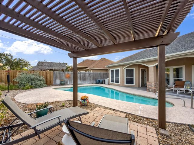 1821 Amos Ct, Corpus Christi, TX 78418