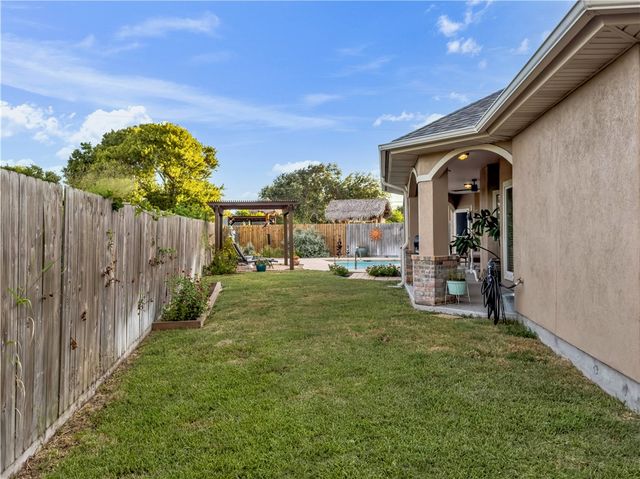 1821 Amos Ct, Corpus Christi, TX 78418