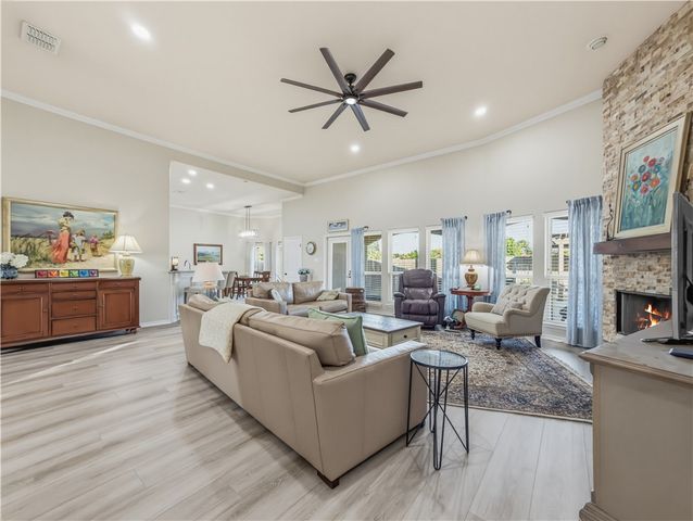 1821 Amos Ct, Corpus Christi, TX 78418