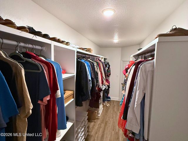 6820 Enclave Lane, Ocean Springs, MS 39564