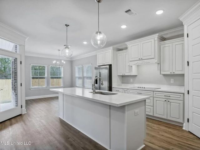 6820 Enclave Lane, Ocean Springs, MS 39564