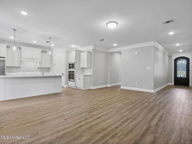 6820 Enclave Lane, Ocean Springs, MS 39564