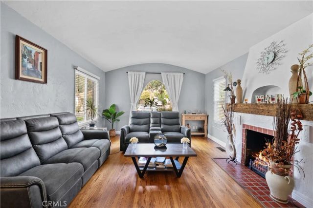 1010 E Santa Anita, Burbank, CA 91501