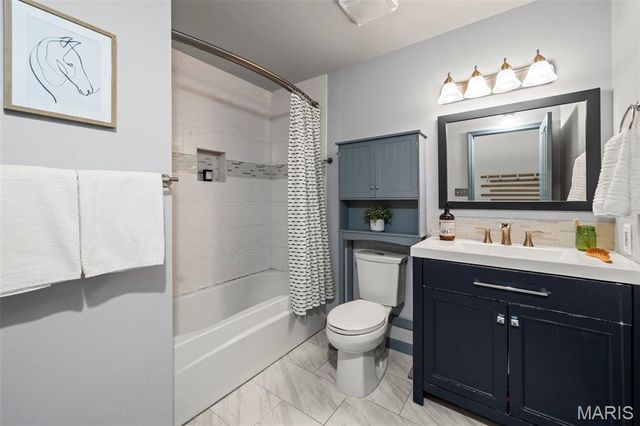 1200 Mackay Place, St Louis, MO 63104