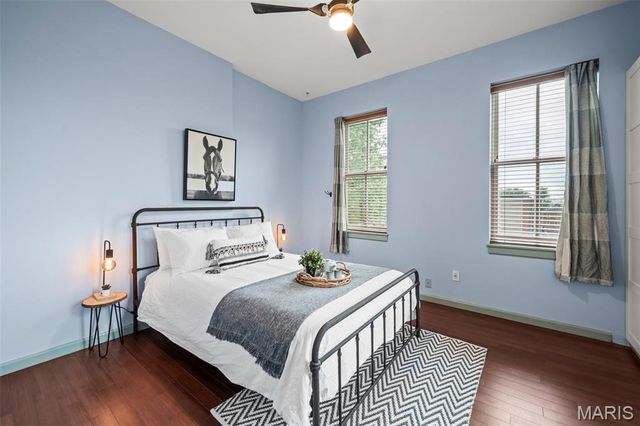 1200 Mackay Place, St Louis, MO 63104