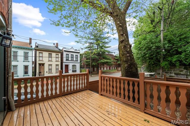 1200 Mackay Place, St Louis, MO 63104