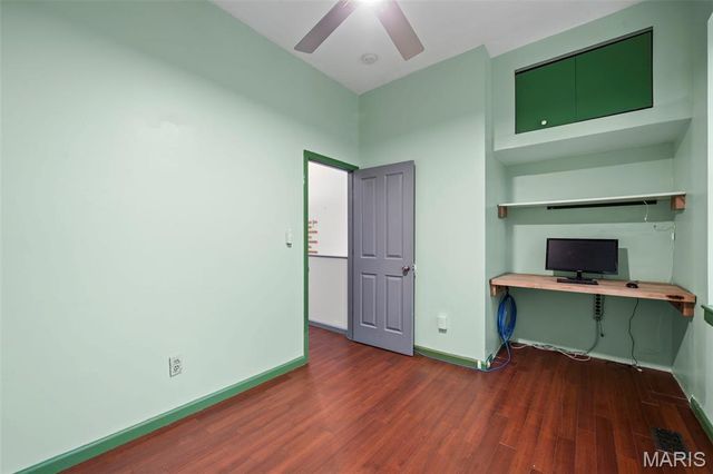 1200 Mackay Place, St Louis, MO 63104