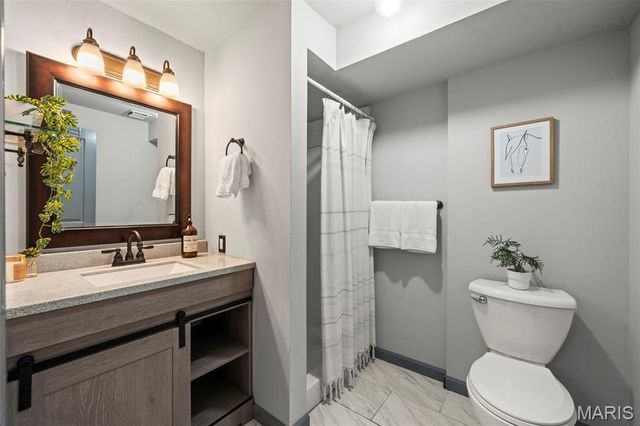1200 Mackay Place, St Louis, MO 63104