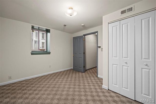 1200 Mackay Place, St Louis, MO 63104