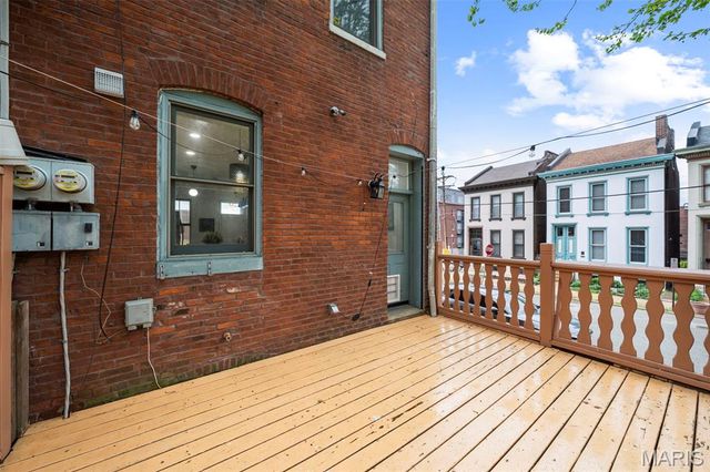 1200 Mackay Place, St Louis, MO 63104
