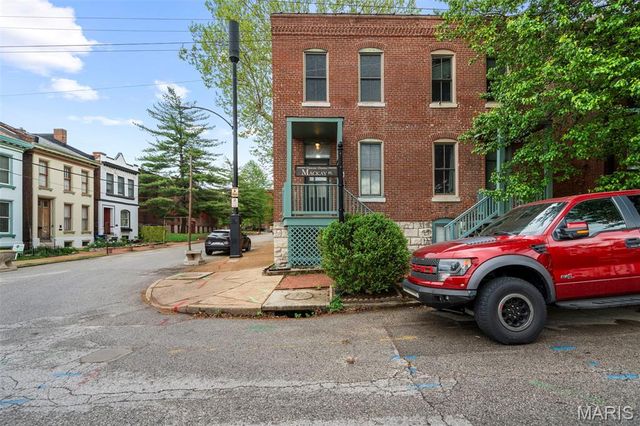 1200 Mackay Place, St Louis, MO 63104