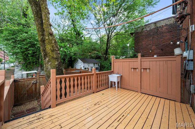 1200 Mackay Place, St Louis, MO 63104
