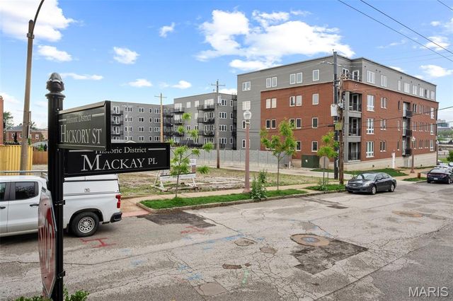 1200 Mackay Place, St Louis, MO 63104