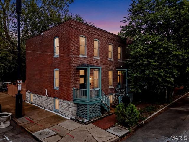 1200 Mackay Place, St Louis, MO 63104
