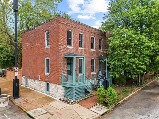 1200 Mackay Place, St Louis, MO 63104