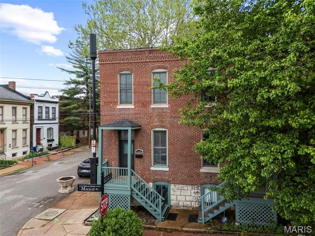 1200 Mackay Place, St Louis, MO 63104