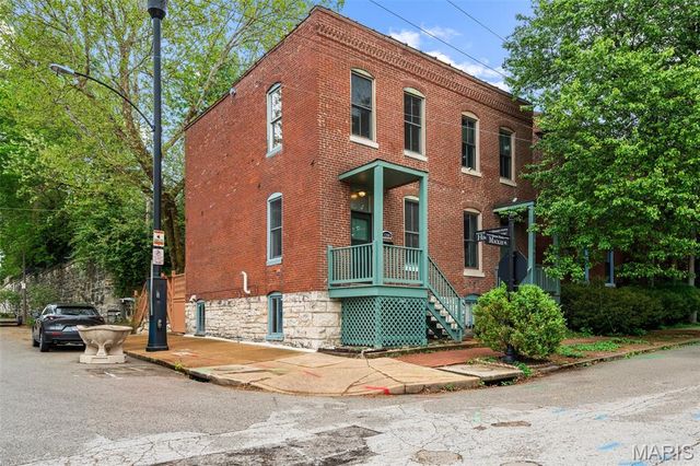 1200 Mackay Place, St Louis, MO 63104