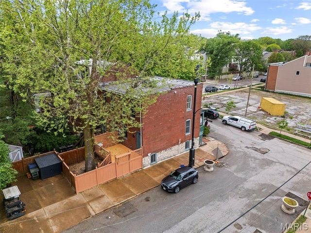 1200 Mackay Place, St Louis, MO 63104