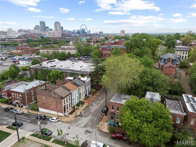 1200 Mackay Place, St Louis, MO 63104